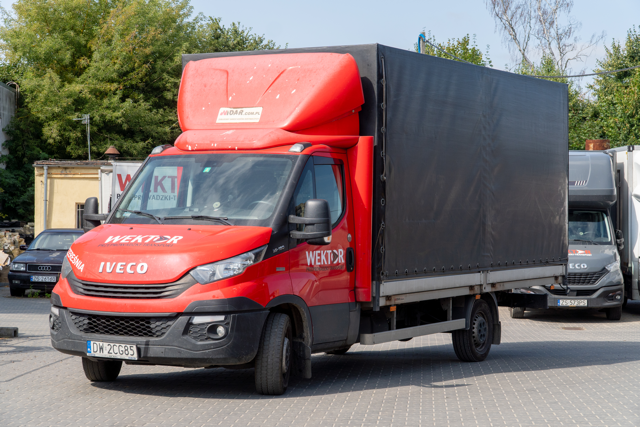 Czereśnia – Iveco z plandeką, front